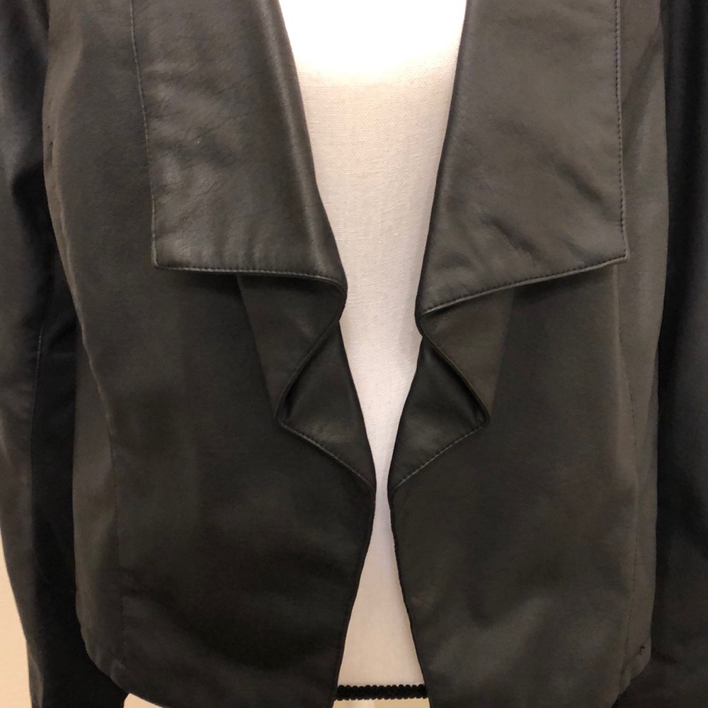 5/25 NWT Faux leather open front jacket - Picture 3 of 8